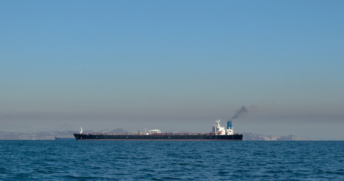 Trump, cu ochii pe Ormuz: Iranul redeschide „Poarta Petrolului”