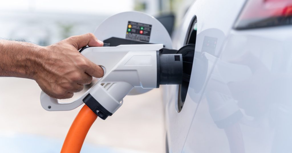 Creștere explozivă a vânzărilor de electrice în UE. Ce schimbări ne așteaptă în România?