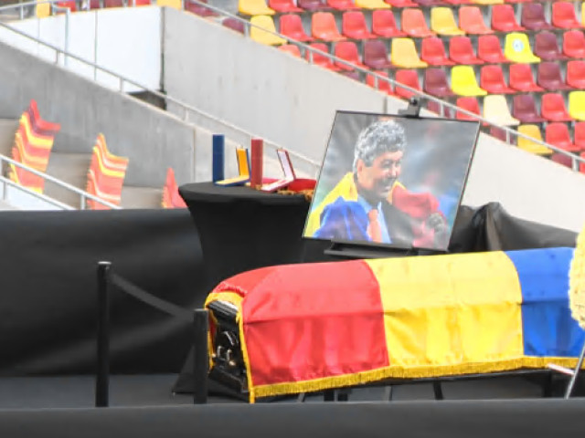 Sicriul lui Mircea Lucescu, depus la Arena Națională. Hagi, la ceremonie
