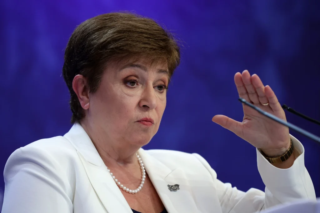 FMI intervine: 50 de miliarde $ pentru a stopa criza globală din cauza Iranului