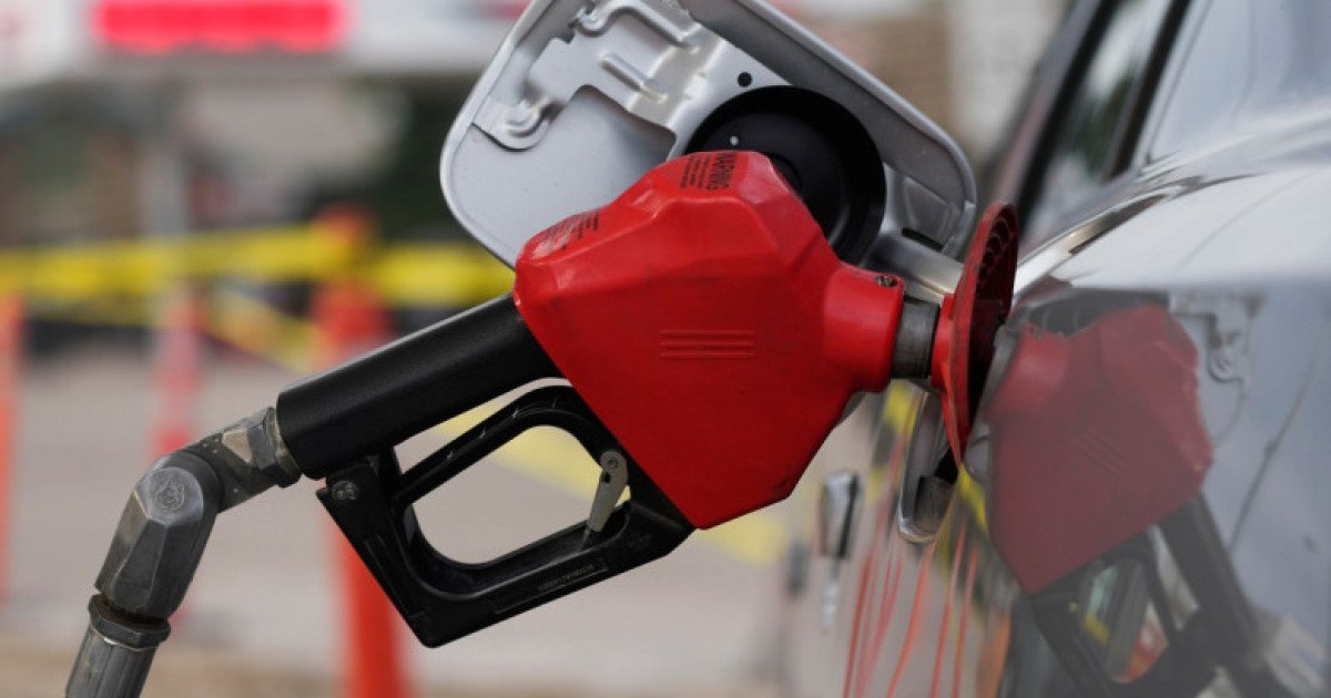 Efect neobișnuit la pompă: Un lanț de benzinării vinde motorina premium mai ieftin decât cea standard. Care ar fi explicațiile