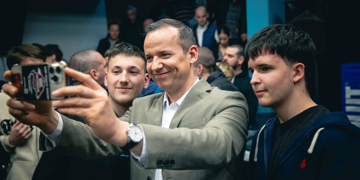 Sondajele de opinie din Ungaria prezintă o imagine fragmentată, cu rezultate favorabile fie partidului de guvernământ FIDESZ-KDNP, condus de premierul Viktor Orban, fie formațiunii TISZA, condusă de un fost aliat al acestuia