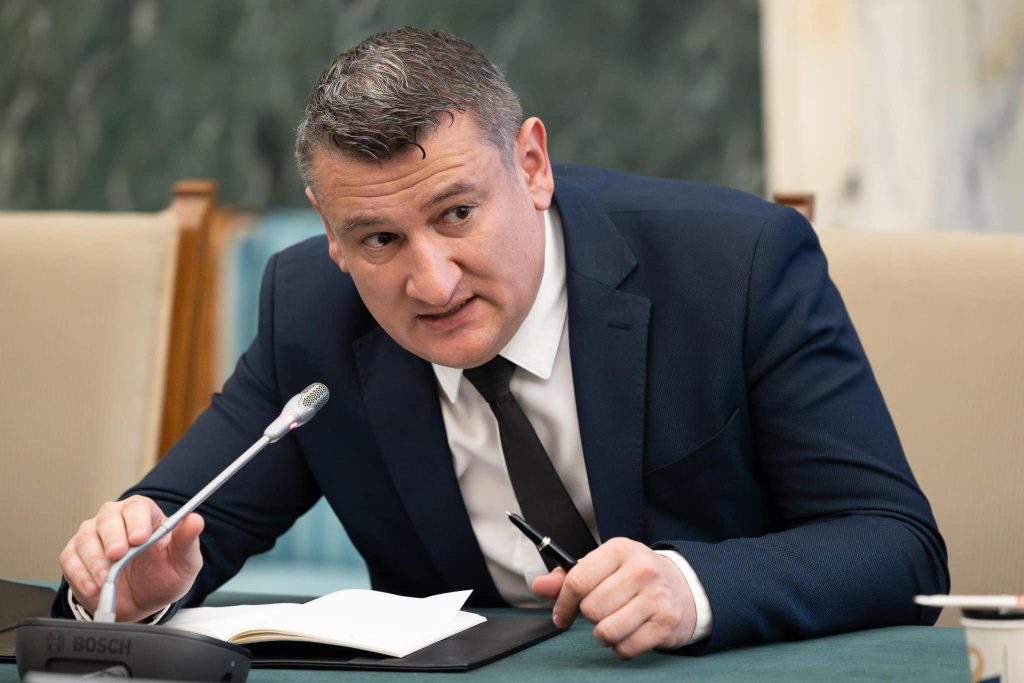 O licitație de peste 3 milioane de lei pentru reabilitarea sediului Oficiului de Cadastru și Publicitate Imobiliară (OCPI) Sibiu a generat controale și suspiciuni, după ce un avertizor de integritate a sesizat posibile nereguli