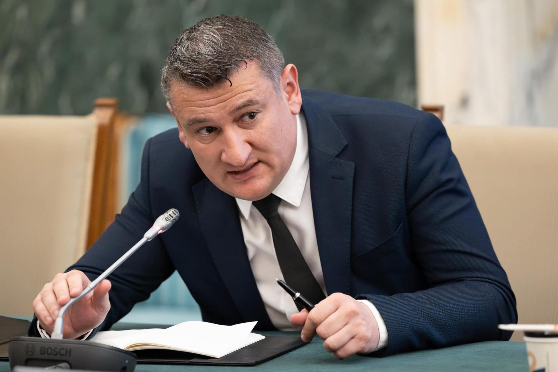 O licitație de peste 3 milioane de lei pentru reabilitarea sediului Oficiului de Cadastru și Publicitate Imobiliară (OCPI) Sibiu a generat controale și suspiciuni, după ce un avertizor de integritate a sesizat posibile nereguli