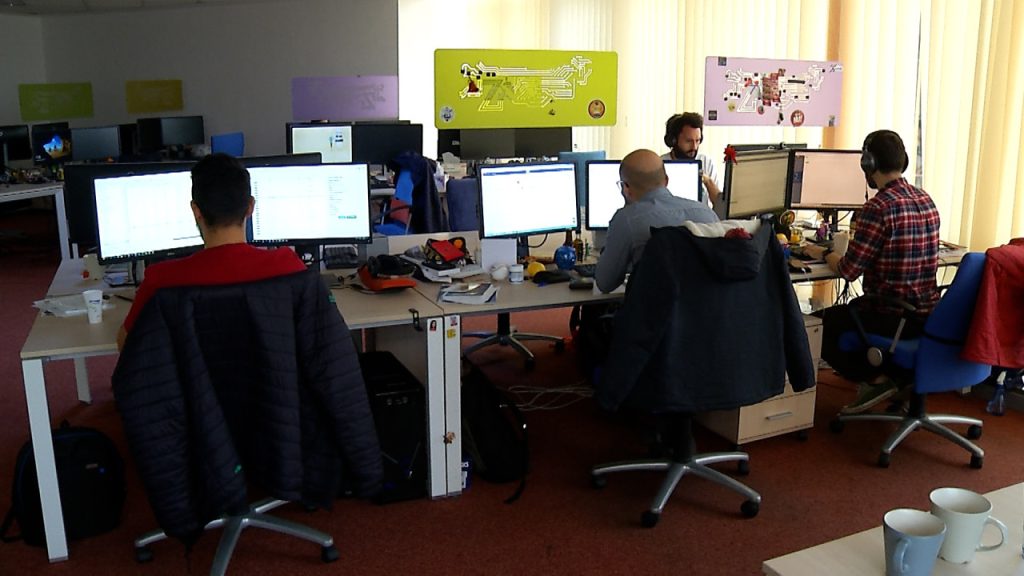 Legea salarizării: Ce drepturi noi au angajații din România, din iunie