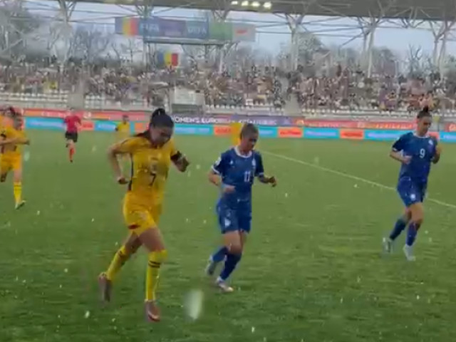 România – Cipru, 1-0: Grindina a întrerupt meciul, jucătoarele, la vestiare