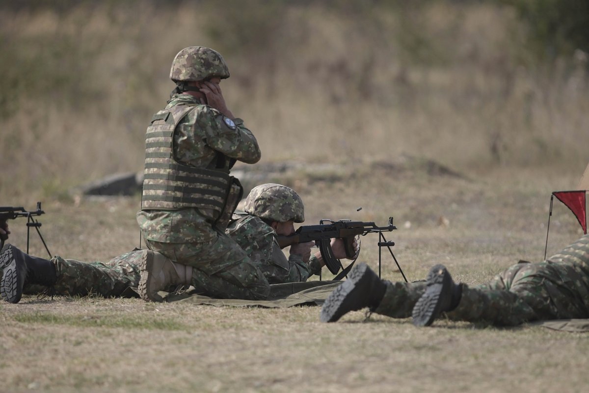 Vizită la batalionul 265 Poliție Militară pentru instruirea voluntarilor Ministrul Apărării Naționale, Radu Miruță, și șeful Statului Major al Apărării, generalul Gheorghiță Vlad, au efectuat marți o vizită la Batalionul 265 Poliție Militară
