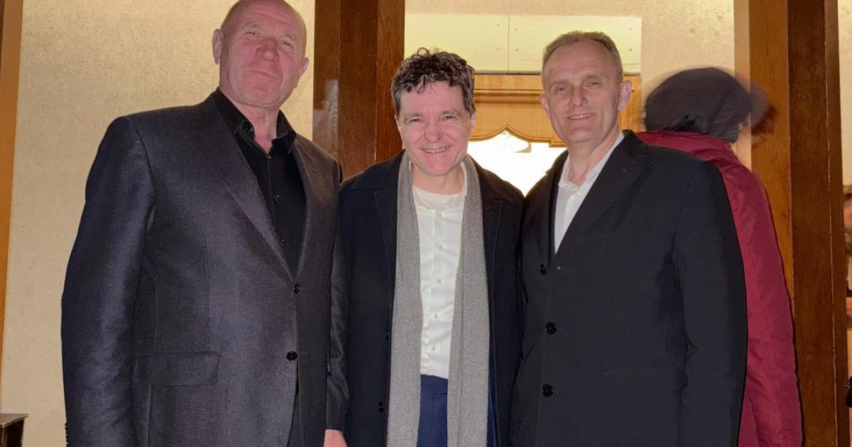 Nicușor Dan, la Cornu de Vinerea Mare: Alături de PSD-iști și primar