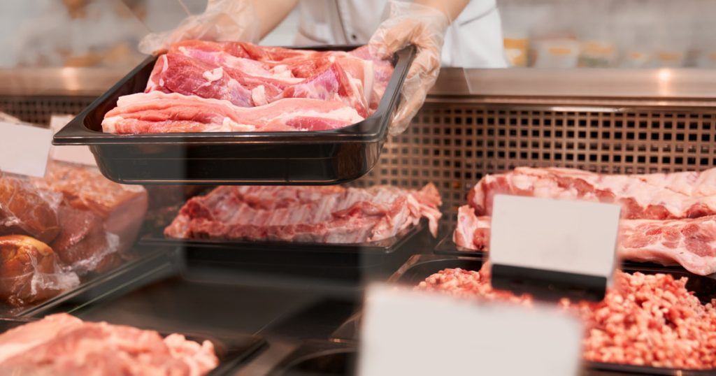 Scumpiri de Paște: carne de miel ajunge la 60 de lei pe kilogram producătorii spun că 75% din vânzări sunt în această perioadă