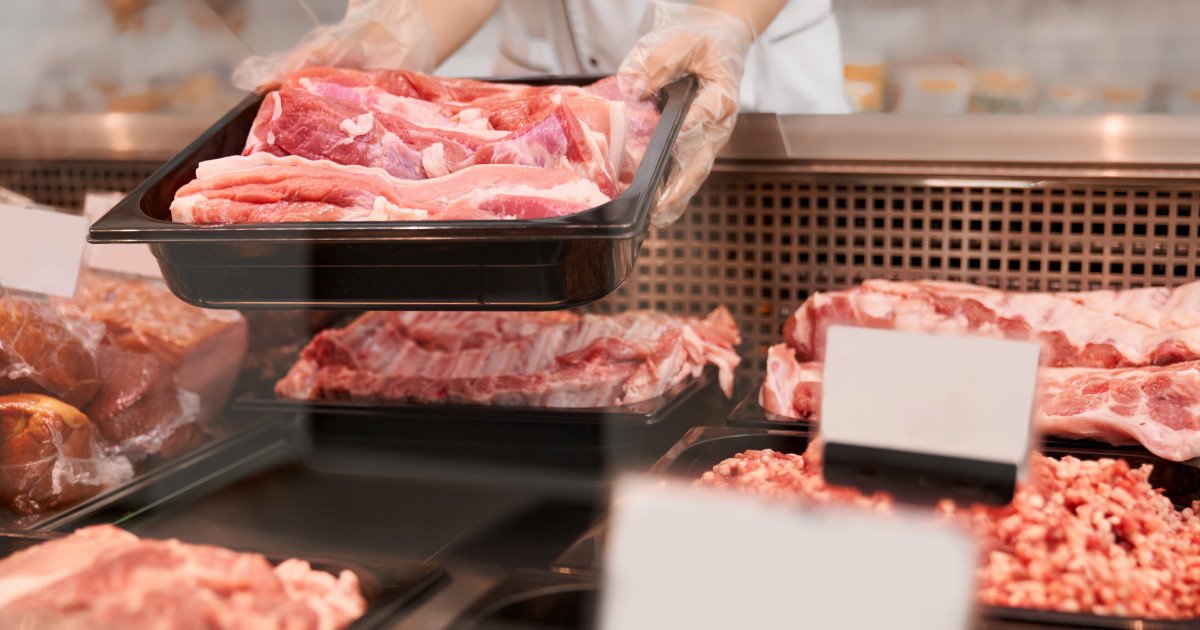 Scumpiri de Paște: carne de miel ajunge la 60 de lei pe kilogram producătorii spun că 75% din vânzări sunt în această perioadă