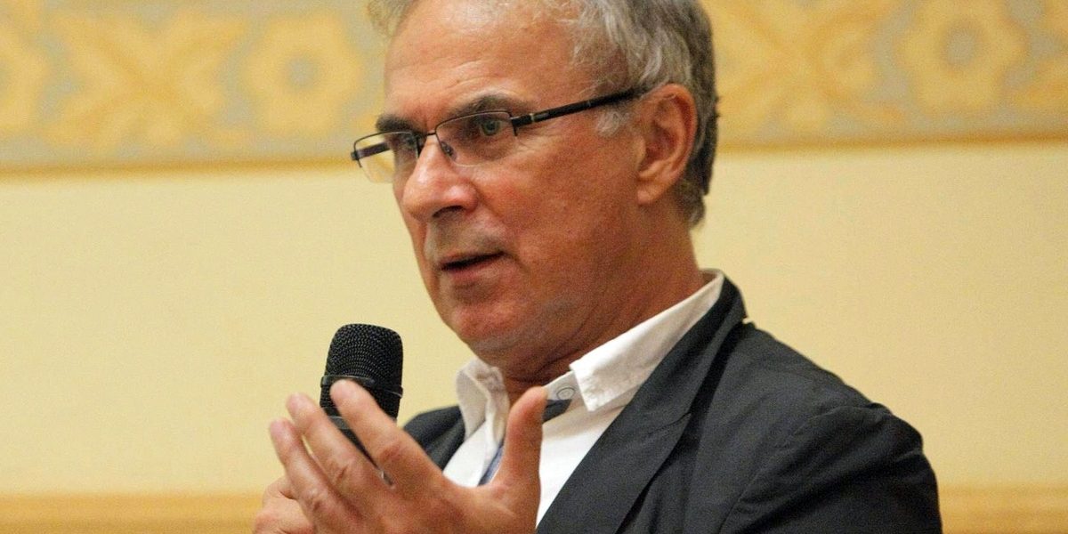 Andruh, președintele Academiei Române, vrea sancțiuni pentru plagiat: ”Și conducătorii!”