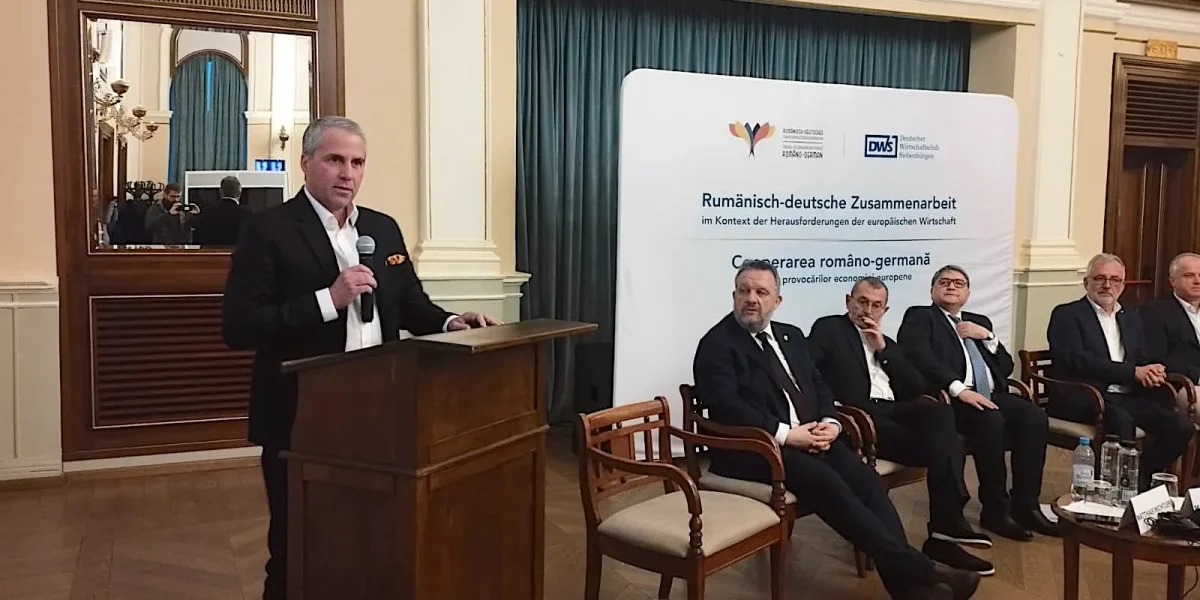 Directorii celor mai mari companii germane din Transilvania, Aumovio (fosta Continental) și Bosch, au criticat miercuri seara, în cadrul unui eveniment desfășurat la Sibiu, instabilitatea economică, politicile europene și birocrația excesivă care îngreunează transporturile