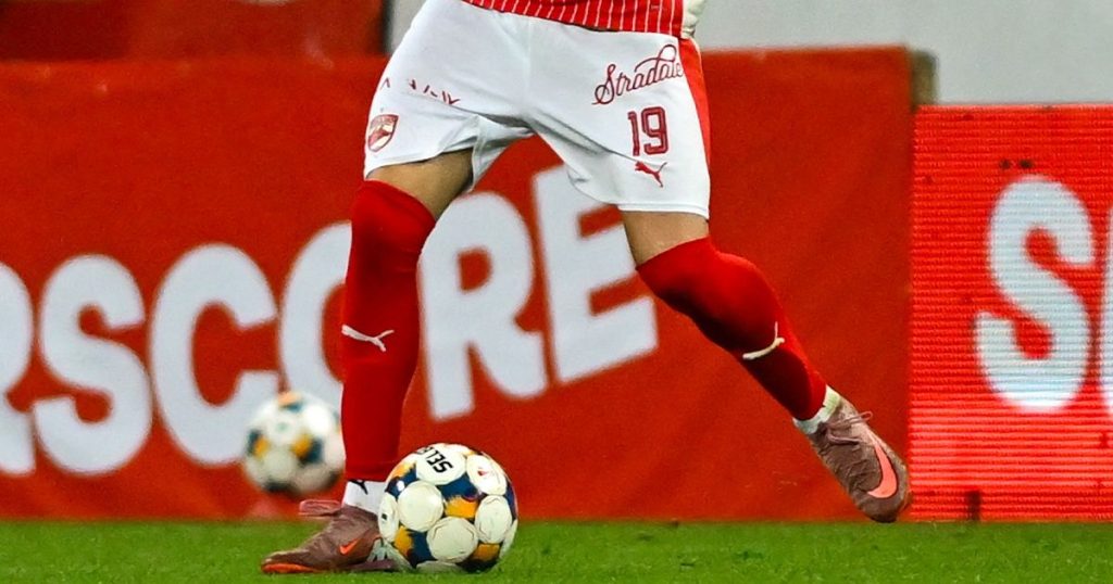 Mazilu l-a înfuriat pe Kopic. Cel mai slab la Dinamo în prima repriză cu U Cluj: a călcat pe minge și a centrat prin spatele porții!