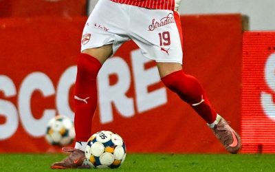 Mazilu l-a înfuriat pe Kopic. Cel mai slab la Dinamo în prima repriză cu U Cluj: a călcat pe minge și a centrat prin spatele porții!