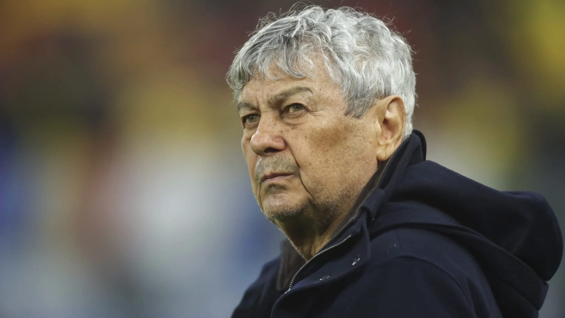 Stare critică pentru Mircea Lucescu și interes pentru utilizarea ECMO Mircea Lucescu, fostul selecționer al echipei naționale a României, se află internat în stare gravă la Secția de ATI a Spitalului Universitar de Urgență București, după ce a suferit un infarct