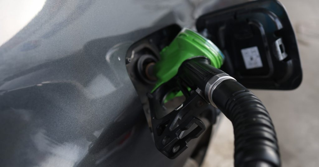 Benzina sub 8 lei: Scădere-șoc după două luni de scumpiri, anunță specialiștii