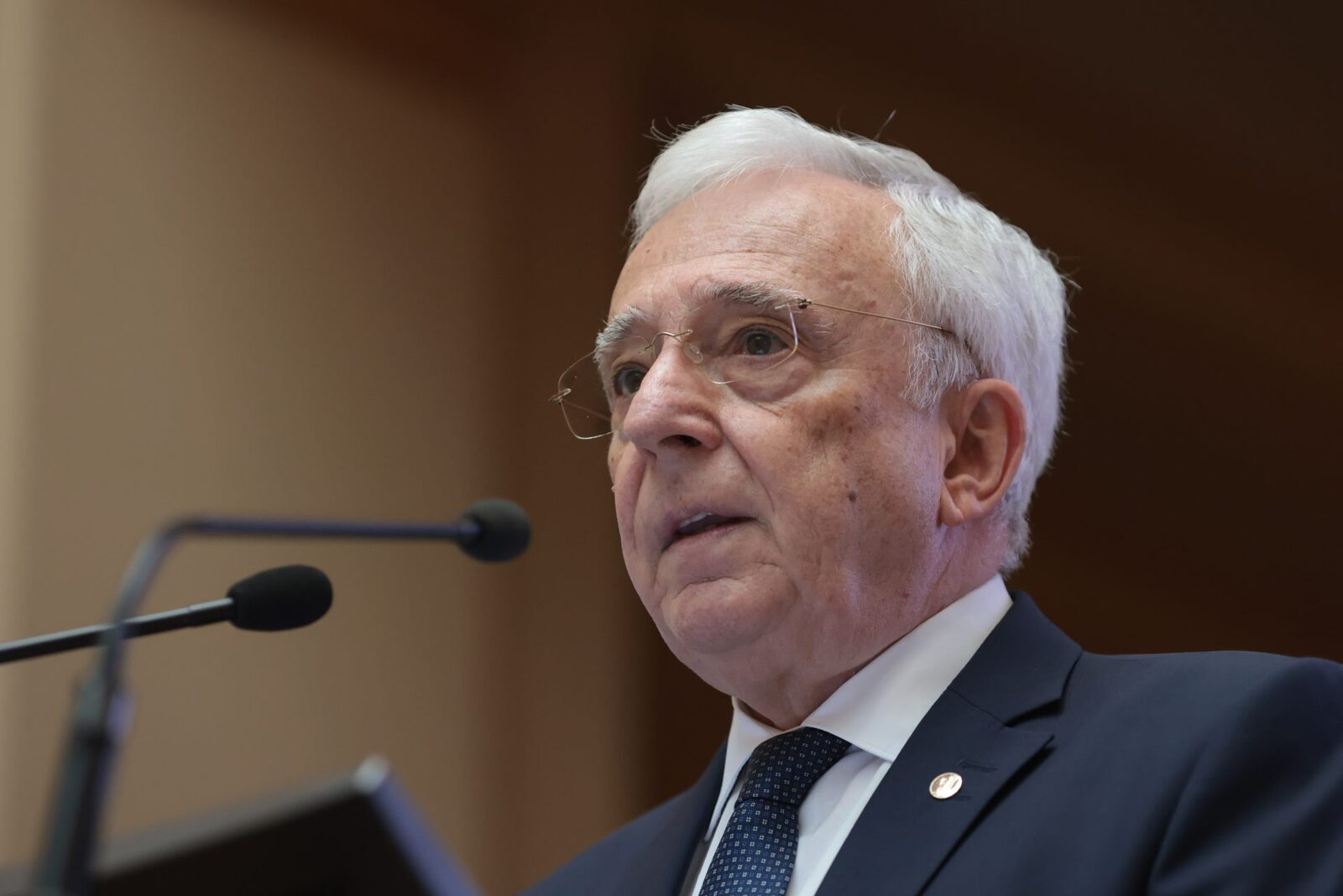 Isărescu, după weekendul cu raportul: Atacul la Robor, confuzie publică!