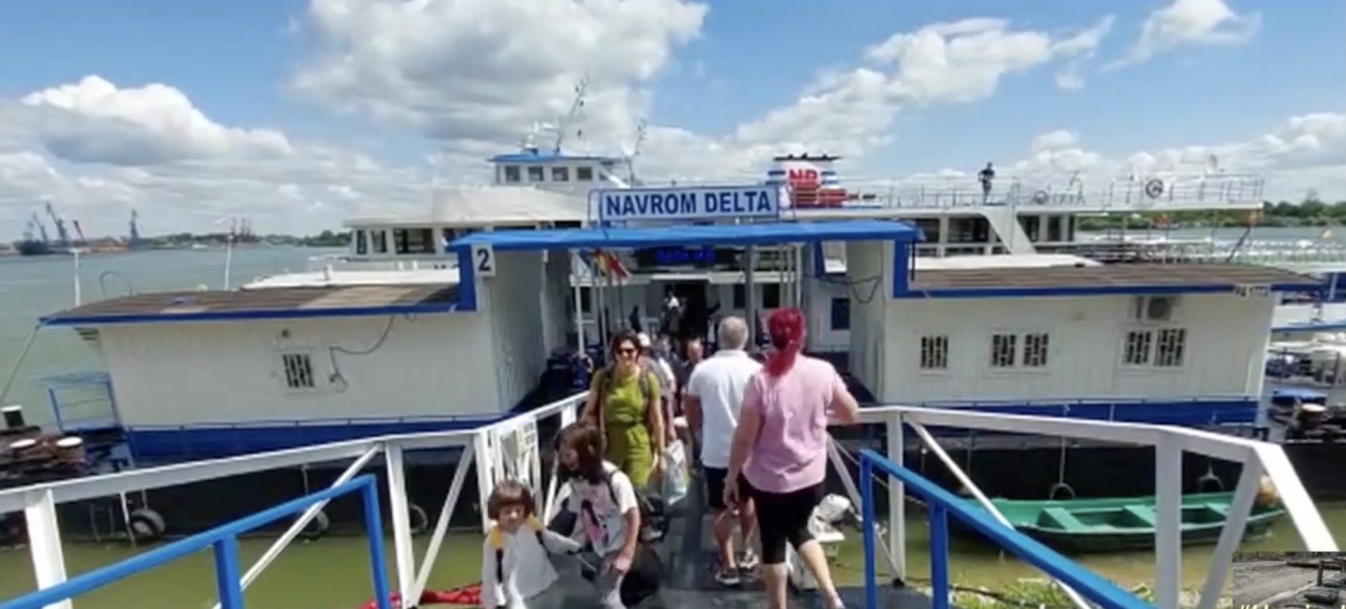 Societatea Navrom SA din Galați anunță reducerea capacității de transport pentru bacul care leagă satul IC Brătianu din județul Tulcea de municipiul Galați, începând de săptămâna viitoare