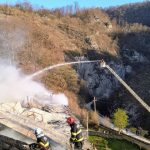 Incendiu devastator la mănăstirea din Vâlcea: O femeie, carbonizată, găsită de pompieri