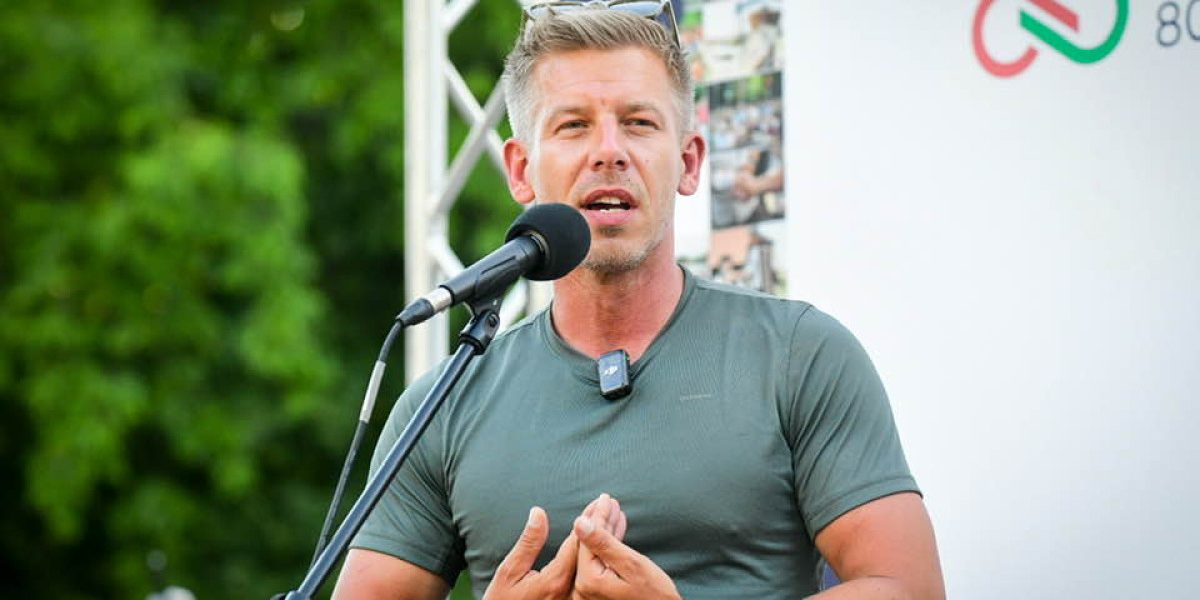 Ungaria: Singura țară NATO ce taie din apărare. Ce schimbă Peter Magyar?