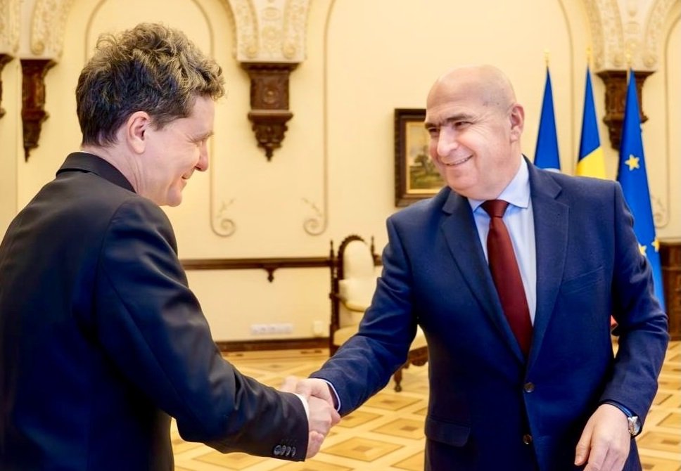 Nicușor Dan: situația politică în contextul amenințărilor PSD cu ieșirea de la guvernare Președintele Nicușor Dan a declarat marți, în Timișoara, că, în cazul în care PSD amenință cu ieșirea de la guvernare, nu intenționează să ceară demisia premierului Ilie Bolojan