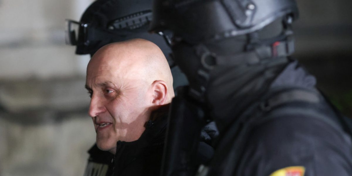 Potra rămâne după gratii: Fiul și nepotul, sub control judiciar