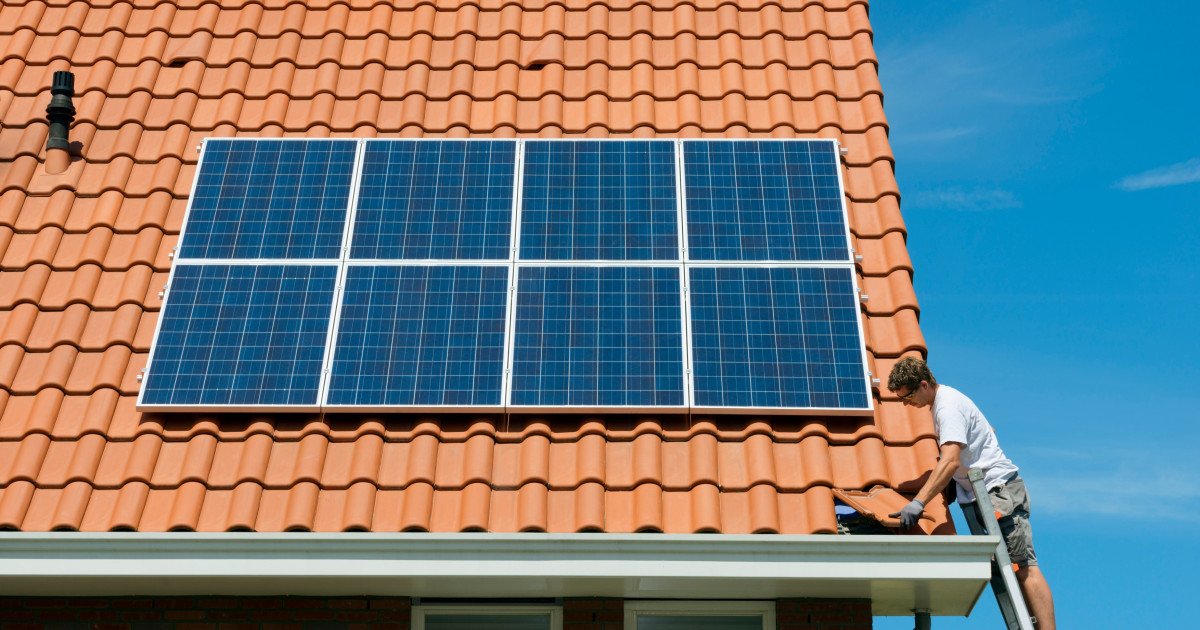 Autoritatea Națională de Reglementare în domeniul Energiei (ANRE) a lansat recent pentru consultare publică un proiect de ordin care stabilește procedurile pentru înregistrarea și recunoașterea comunităților de energie în România