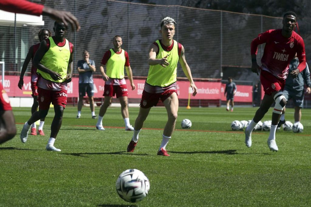 Golovin, pe teren pentru Monaco: Duel cu Auxerre în viziune