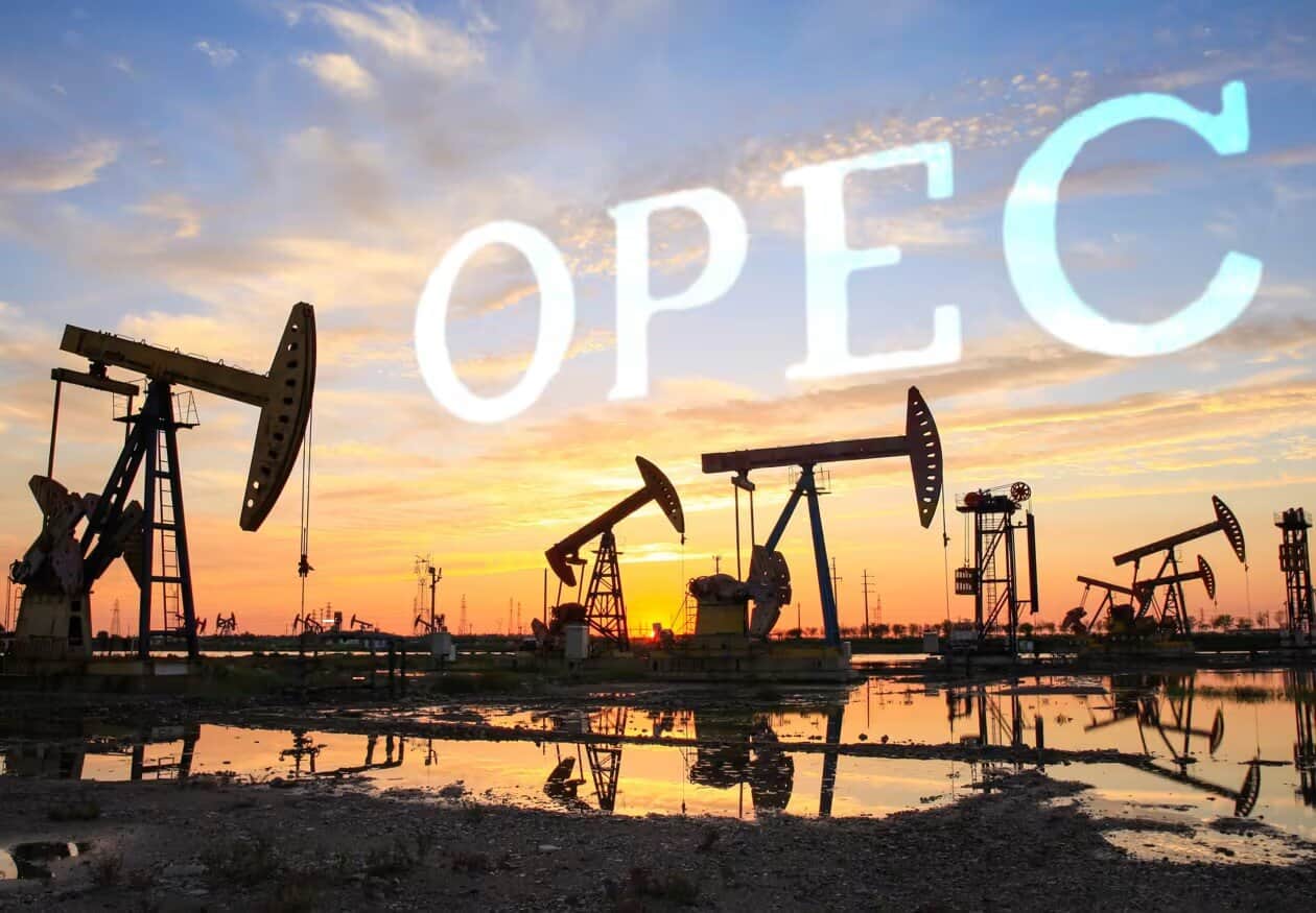 Membrii OPEC+ intenționează să majoreze cotele de producție pentru luna mai, însă această decizie are un caracter simbolic, având în vedere restricțiile impuse de conflictul din Orientul Mijlociu