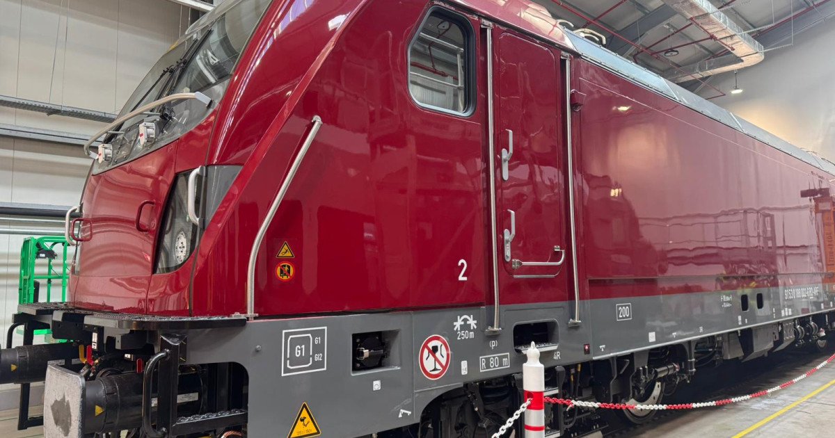 ALSTOM a livrat prima locomotivă electrică pentru ARF Alstom a anunțat livrarea primei locomotive electrice Traxx Passenger de serie către Autoritatea pentru Reformă Feroviară (ARF)