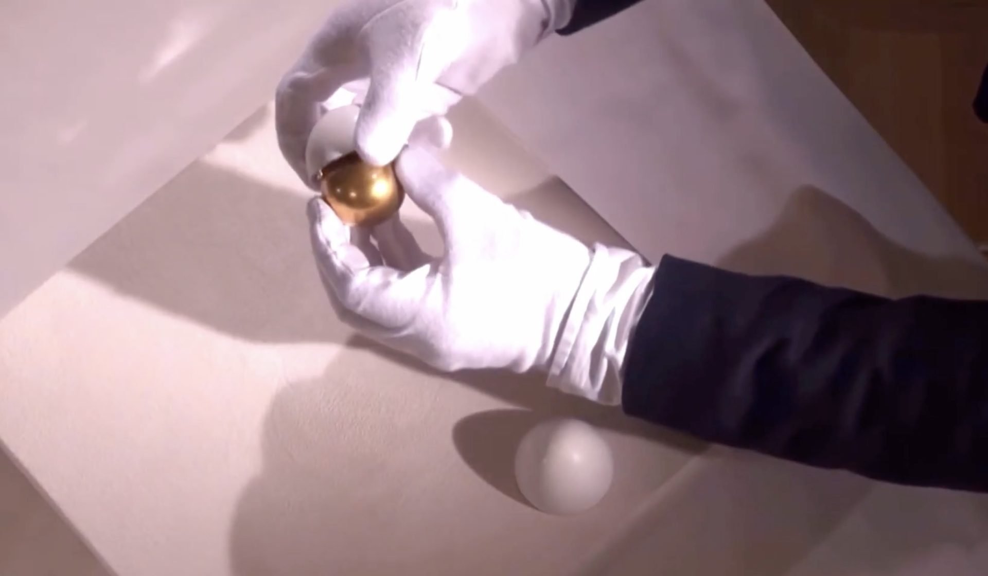 Un hoț „oportunist” din Londra a primit o pedeapsă severă după ce a furat o geantă de lux ce conținea un ceas și un ou Fabergé de o valoare impresionantă