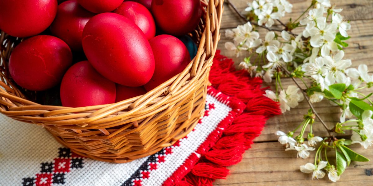 Ouăle Roșii de Paște: Mistere ascunse într-un obicei vechi, din România în toată Europa