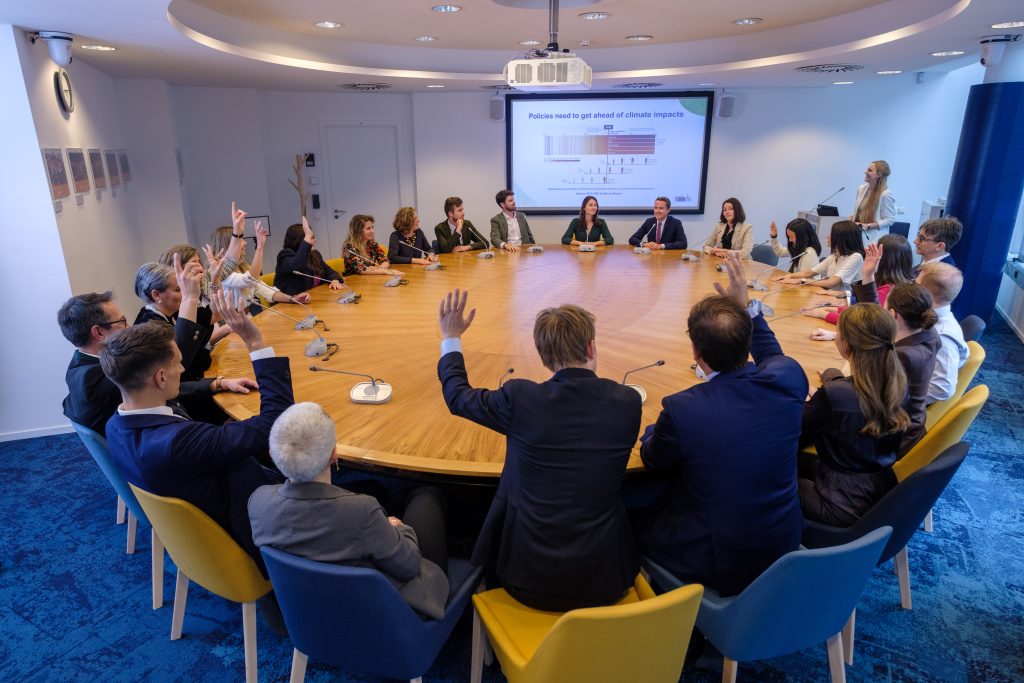 Comisia Europeană, schemă de ajutor pentru sectoarele afectate de criza din Orientul Mijlociu