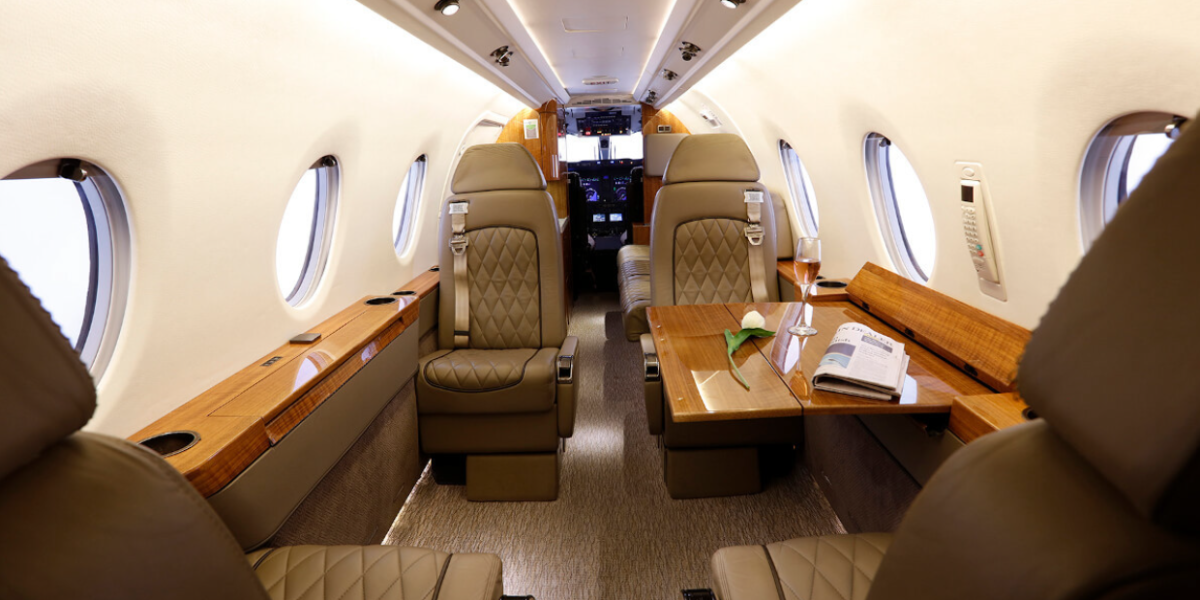 Lumina Sfântă, adusă în România cu un avion privat de lux