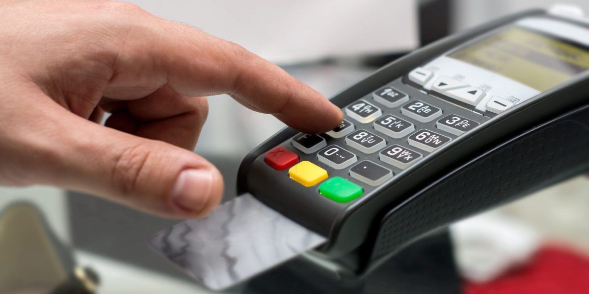 Cardul, singura metodă! Restaurantele refuză numerar. Ce se întâmplă