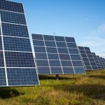 Bolojan: 90% din avizele pentru energie, date la speculanți