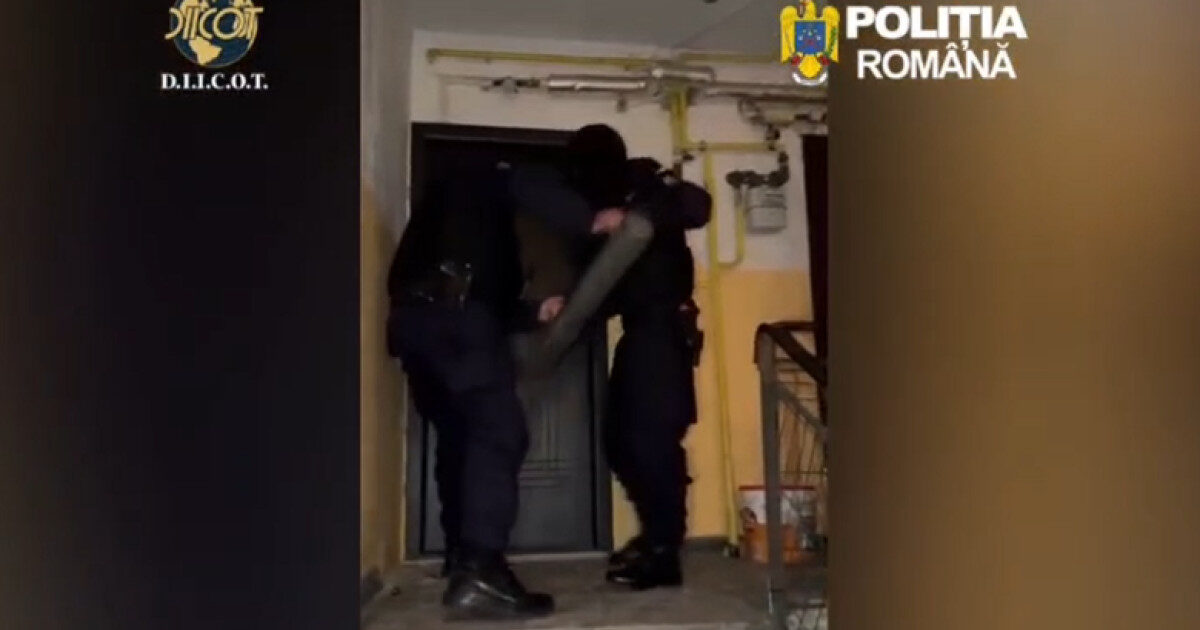 Percheziții-ȘOC la traficanții de droguri: Vindeau ELEVILOR și ofereau REDUCERI