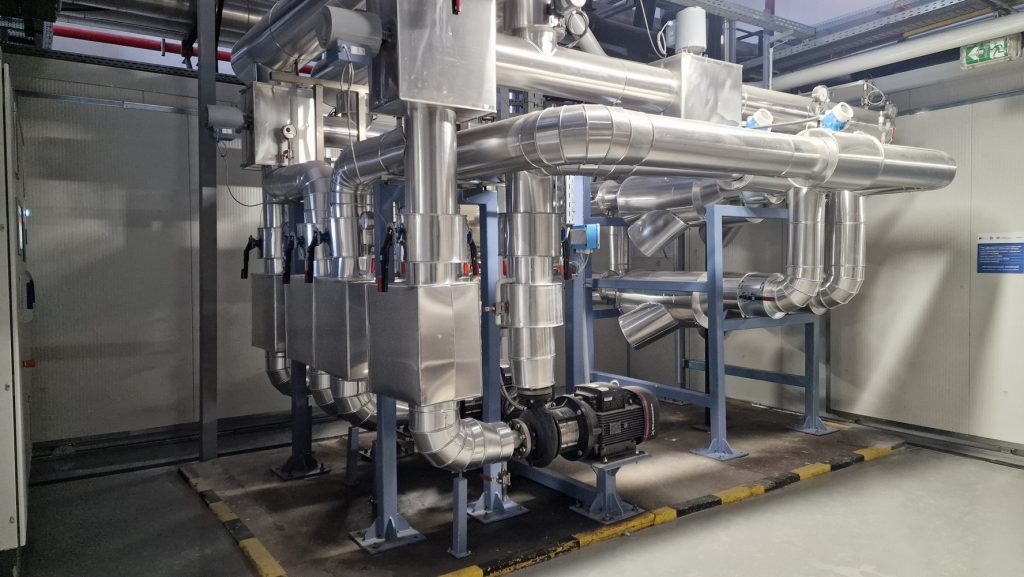 Heineken România a finalizat recent un proiect de investiții semnificativ în tehnologii moderne, destinat optimizării consumului de energie și reducerii emisiilor de carbon în fabricile de la Craiova și Ungheni (județul Mureș)