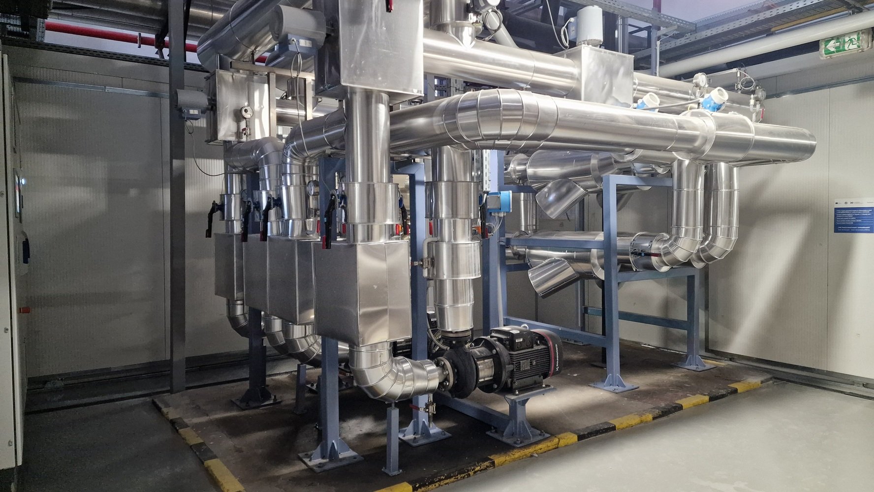 Heineken România a finalizat recent un proiect de investiții semnificativ în tehnologii moderne, destinat optimizării consumului de energie și reducerii emisiilor de carbon în fabricile de la Craiova și Ungheni (județul Mureș)