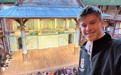 Elevul Patric, din Iași, cucerește Londra: AUR la teatru, la 15 ani