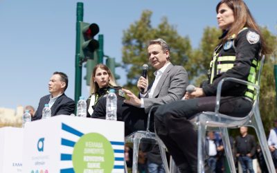 Premierul Greciei anunță introducerea camerelor de supraveghere rutieră și aplicarea strictă a legislației Premierul Greciei, Kyriakos Mitsotakis, a declarat recent că în curând vor fi puse în funcțiune camere de supraveghere rutieră în mai multe zone ale țării