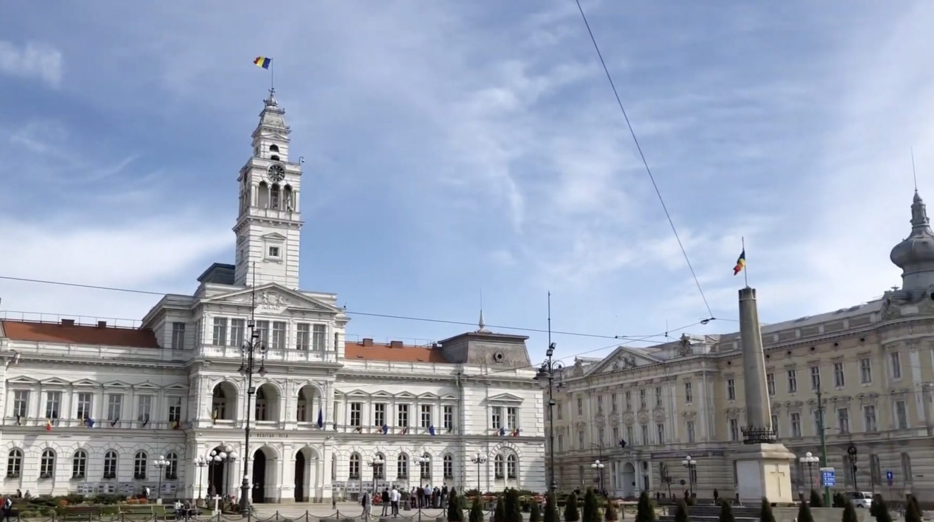Primăria Arad nu va face disponibilizări în cadrul măsurilor de reducere a cheltuielilor Primăria Arad a anunțat că nu va face disponibilizări în cadrul măsurilor de reducere a cheltuielilor, pentru că se încadrează în limitele stabilite de Guvern privind numărul de angajați
