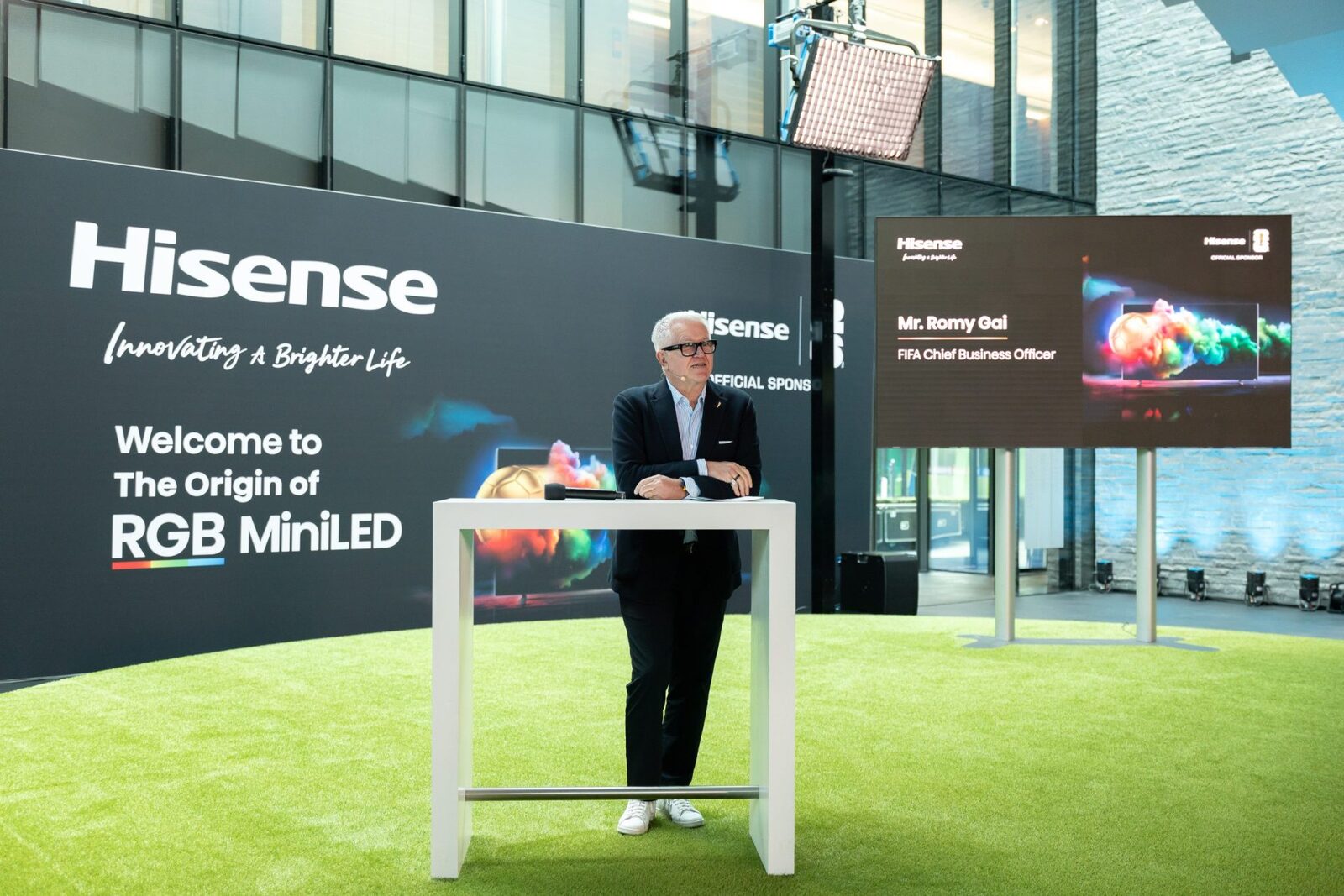 Hisense prezintă noile TV-uri MiniLED la FIFA. Parteneriatul pentru Cupa Mondială 2026