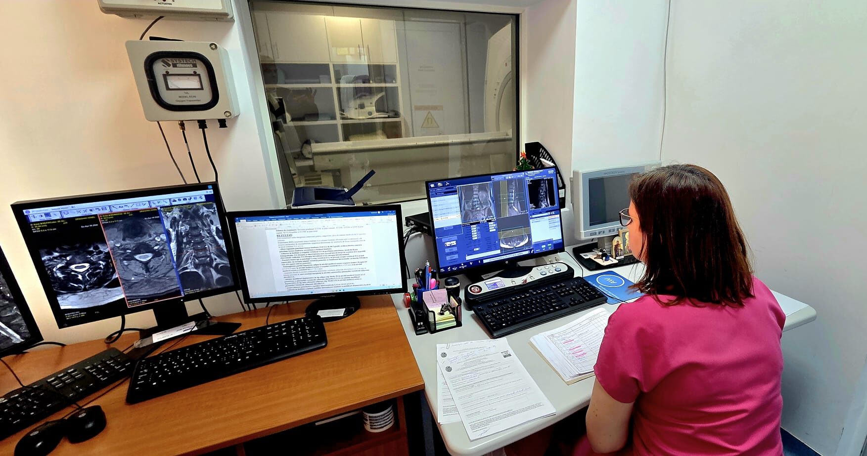 Locuitorii Sectorului 1 din București pot beneficia de investigații RMN gratuite la Complexul Caraiman, dacă au venituri lunare de până la 4.000 de lei pe membru de familie, beneficiari fiind și pensionarii, persoanele cu dizabilități, elevii, studenții sau beneficiarii legilor speciale
