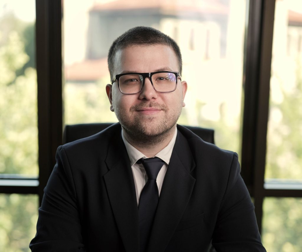 Aurul, refugiu sigur în vremuri de criză? Analiza riscurilor pentru investitori