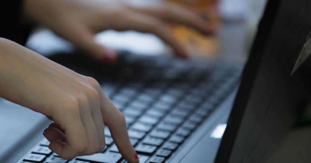 Reacția Ministerului Apărării după dezvăluirile că zeci de conturi de e-mail ale Forțelor Aeriene au fost sparte de hackeri ruși