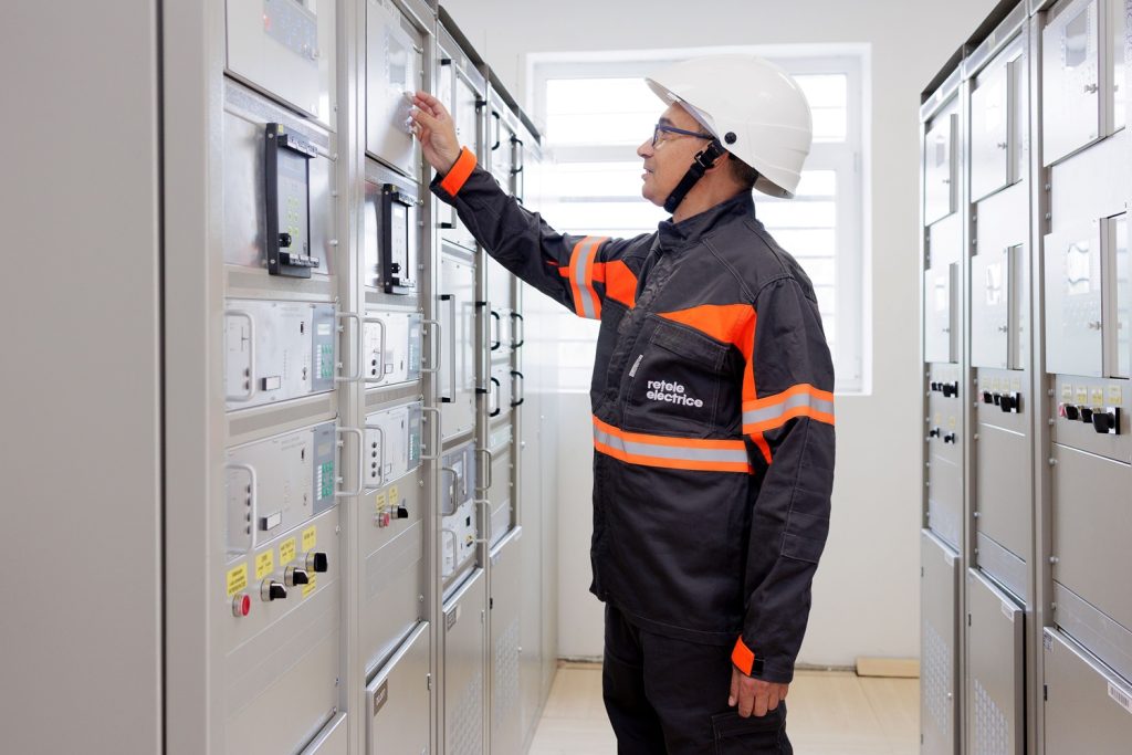 Rețele Electrice România a investit în 2025 aproximativ 1,4 miliarde de lei în modernizarea rețelelor de distribuție electrică, investiție susținută atât din fonduri proprii, cât și din alte surse