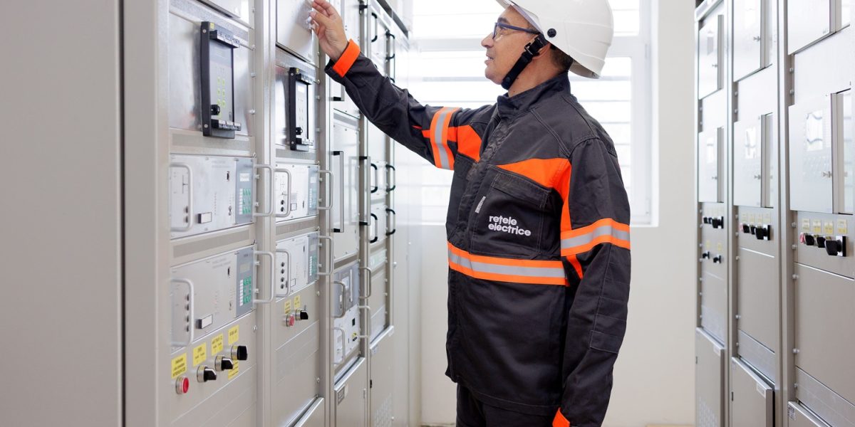 Retele-Electrice-Romania_statia-Mamaia.jpg - ReactiveNews