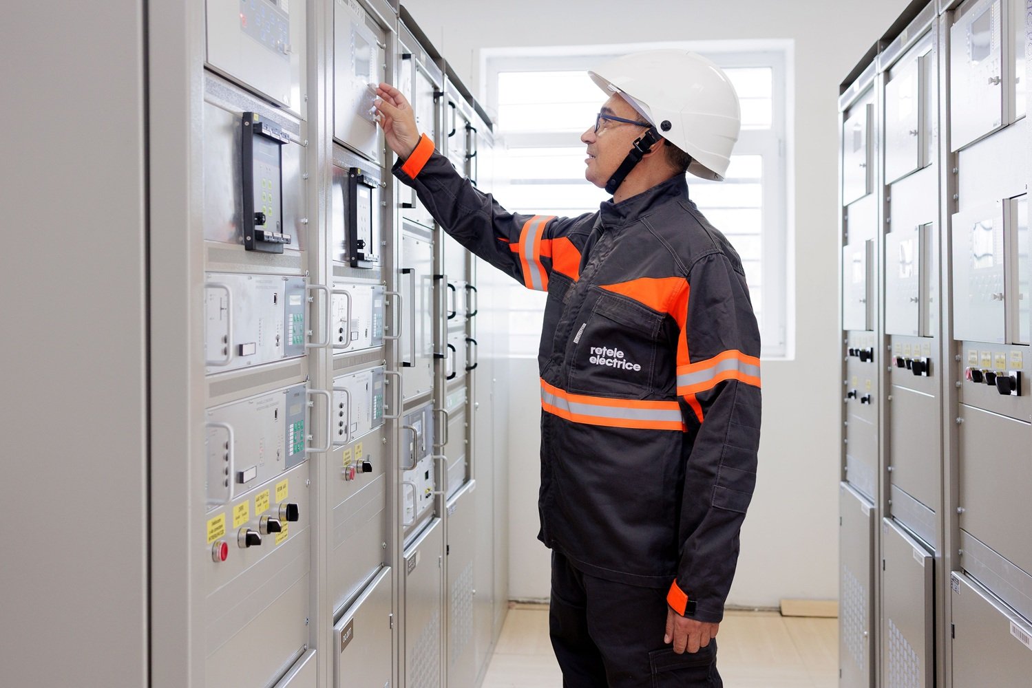 Rețele Electrice România a investit în 2025 aproximativ 1,4 miliarde de lei în modernizarea rețelelor de distribuție electrică, investiție susținută atât din fonduri proprii, cât și din alte surse