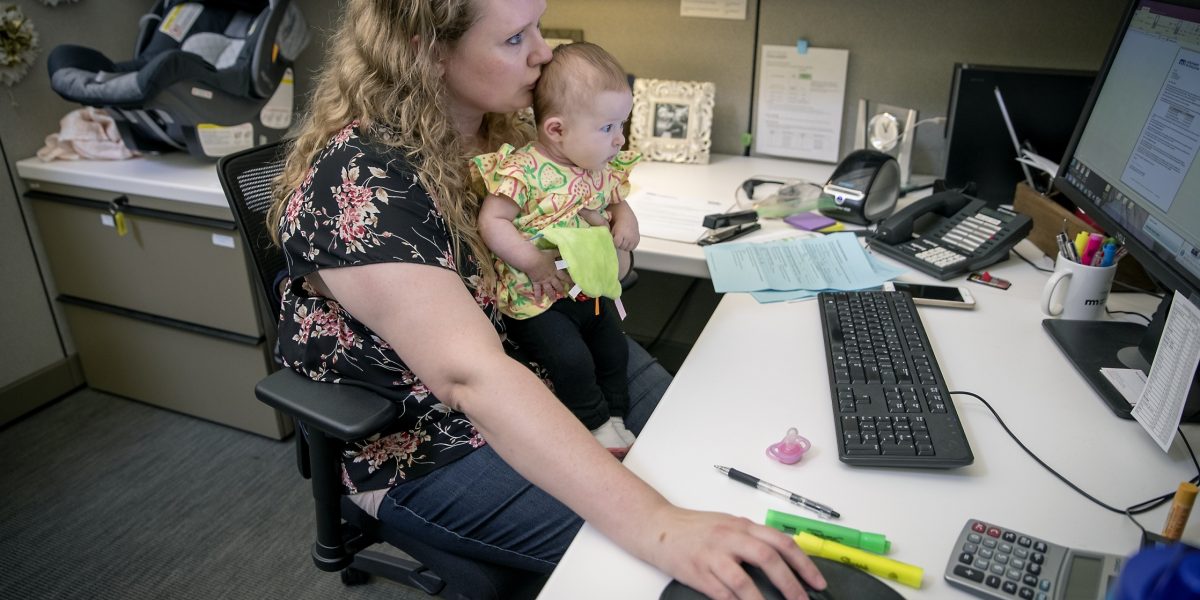 Revenire-la-locul-de-munca-din-concediu-de-maternitate-reguli-documente.jpg - ReactiveNews